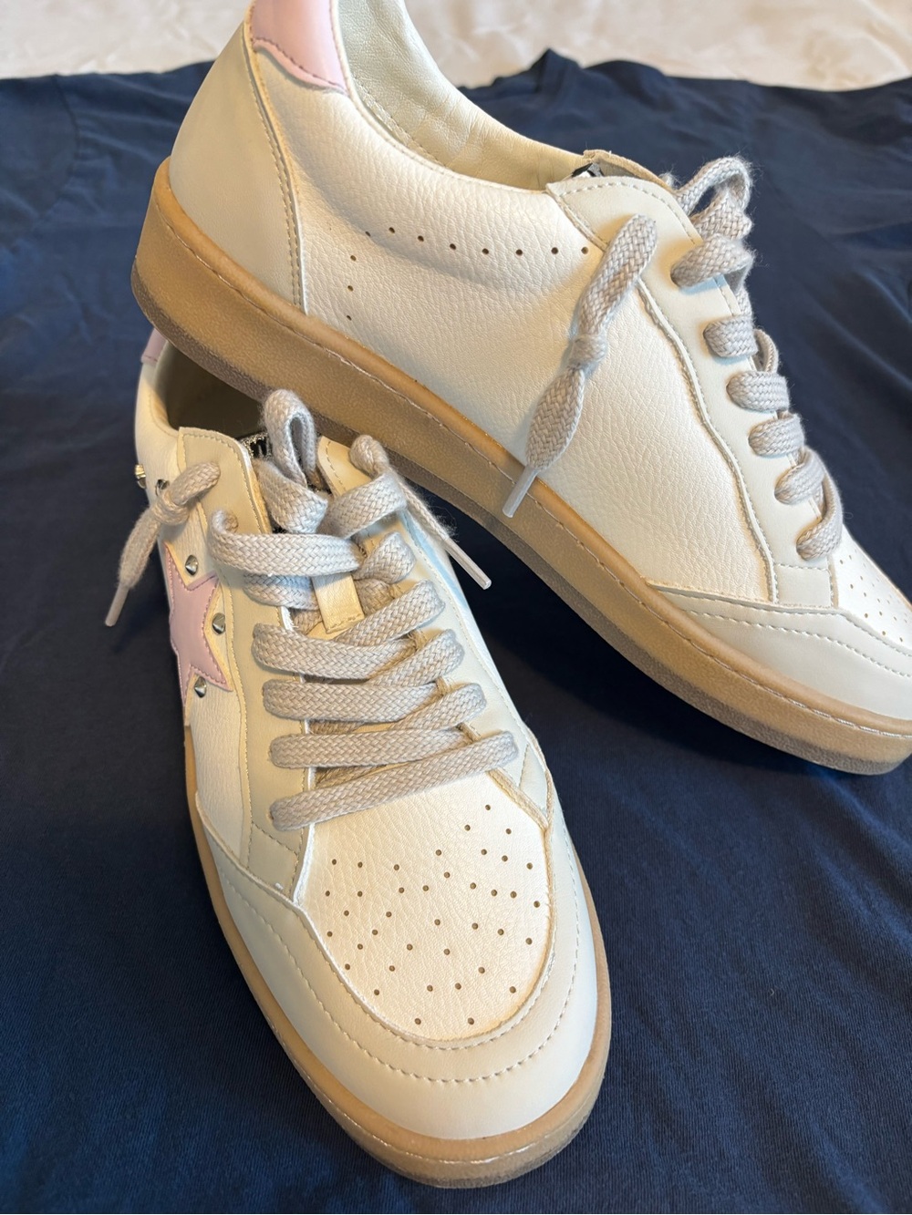 Mi.iM White Leather Sneakers with Pink Star